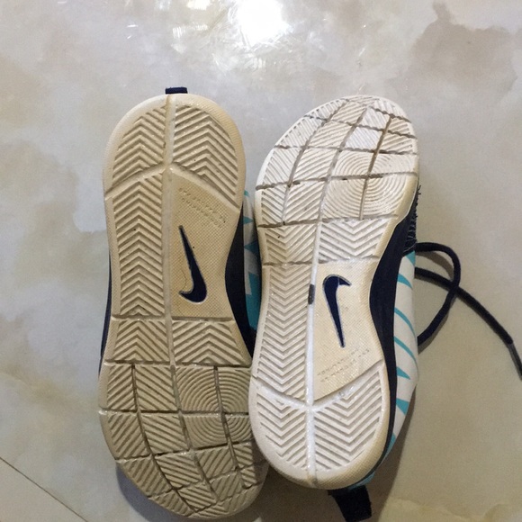 Nike Team Hustle - Picture 3 of 4